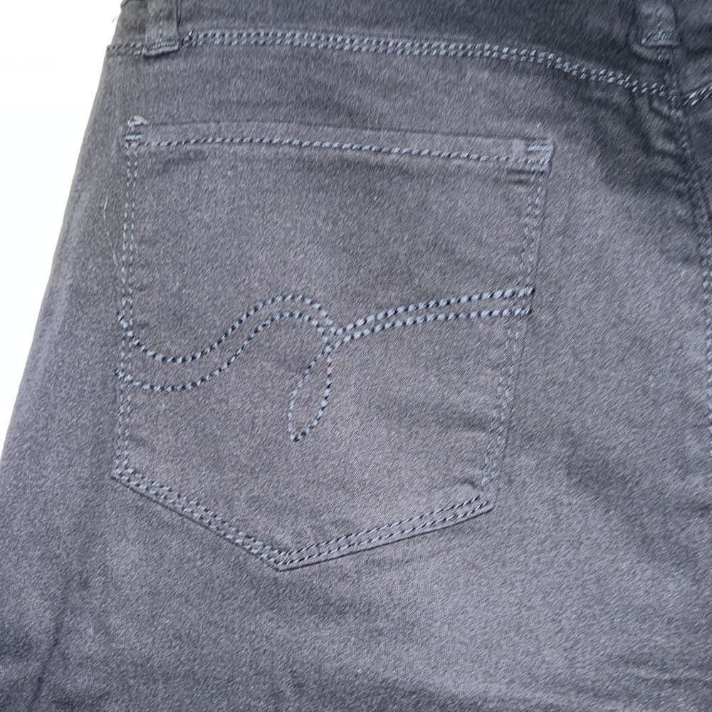 Royalty Mid- Rise Crops - Picture 7 of 9